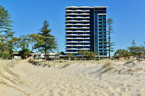 Iconic Kirra Beach Resort - Go Out 7