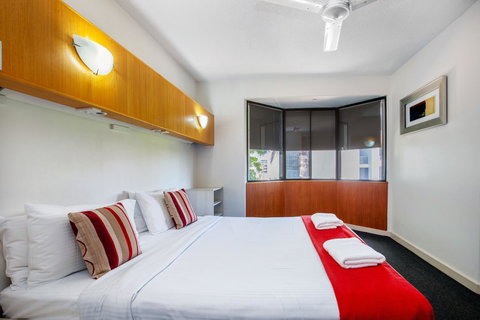 Tiki Hotel Apartments Surfers Paradise - Go Out 1