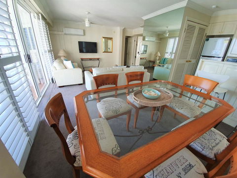 Broadbeach Holiday Apartments - Pubs and Clubs 15