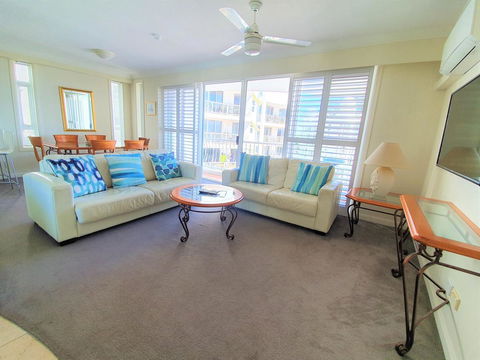 Broadbeach Holiday Apartments - Pubs and Clubs 17