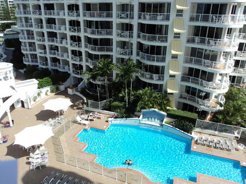 Broadbeach Holiday Apartments - Pubs and Clubs 1