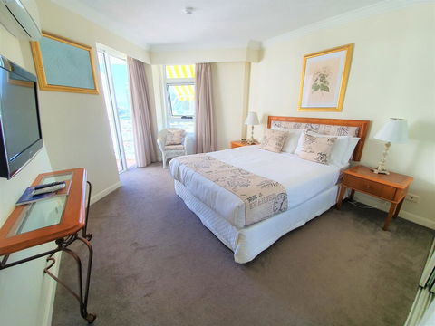 Broadbeach Holiday Apartments - Pubs and Clubs 14