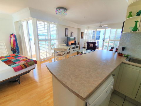 Broadbeach Holiday Apartments - Pubs and Clubs 9