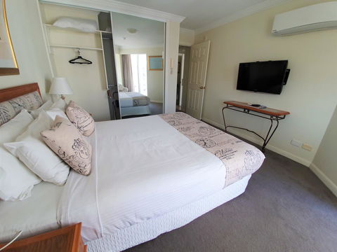 Broadbeach Holiday Apartments - Pubs and Clubs 13