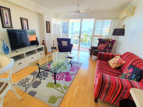 Broadbeach Holiday Apartments - Pubs and Clubs 4