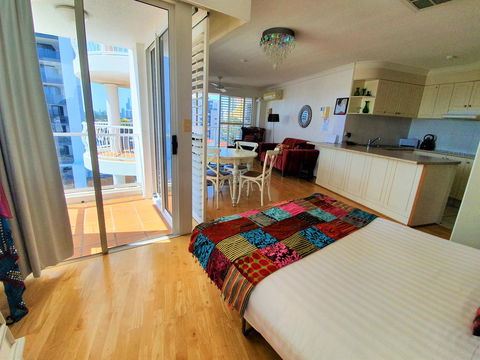 Broadbeach Holiday Apartments - Pubs and Clubs 25