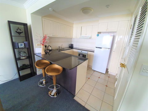 Broadbeach Holiday Apartments - Pubs and Clubs 29