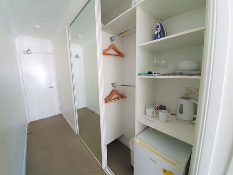 Broadbeach Holiday Apartments - Pubs and Clubs 18