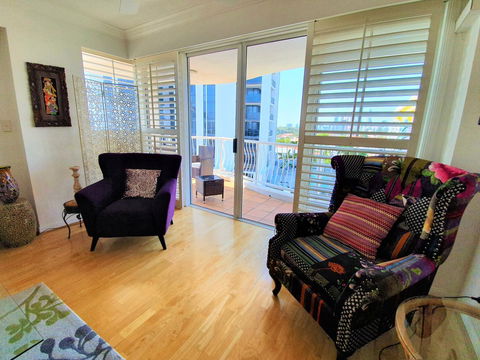 Broadbeach Holiday Apartments - Pubs and Clubs 23