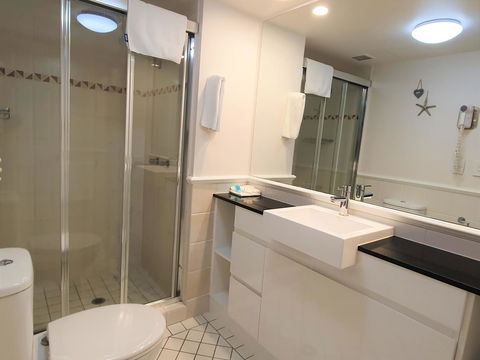 Broadbeach Holiday Apartments - Pubs and Clubs 5