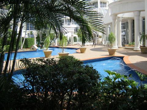 Broadbeach Holiday Apartments - Pubs and Clubs 2