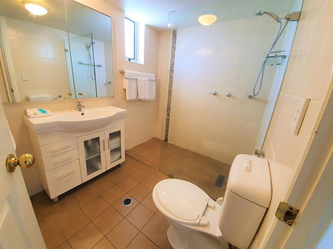 Broadbeach Holiday Apartments - Pubs and Clubs 21