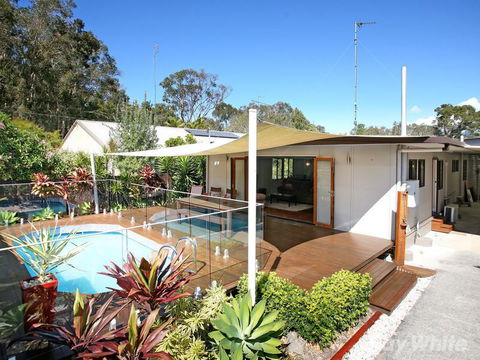 Beach House On Jones Parade, Central Coolum Beach - Pubs and Clubs 2