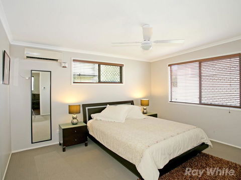 Beach House On Jones Parade, Central Coolum Beach - Pubs and Clubs 11