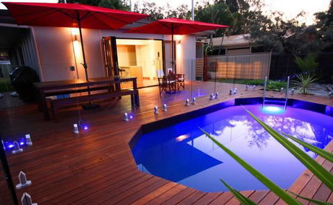 Beach House On Jones Parade, Central Coolum Beach - Pubs and Clubs 1