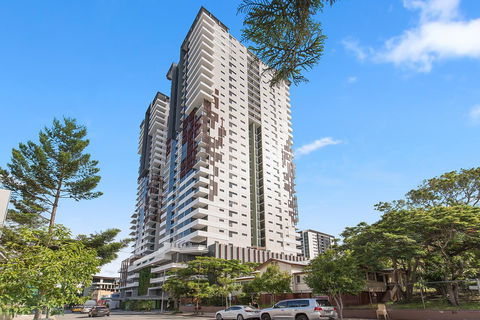 Ivy And Eve Apartments By CLLIX - Go Out 3