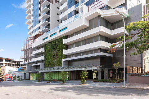 Ivy And Eve Apartments By CLLIX - Go Out 2