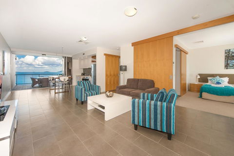1 Bright Point Apartment 4501 - Pubs and Clubs 1