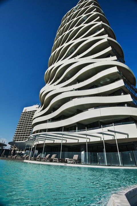 The Wave Resort - Pubs and Clubs 11