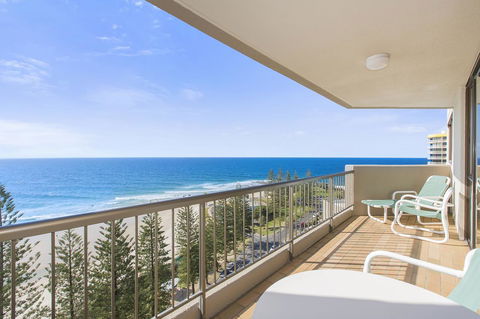 Columbia Beachfront Apartments On Rainbow Bay - Pubs and Clubs 43