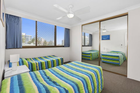 Columbia Beachfront Apartments On Rainbow Bay - Pubs and Clubs 32