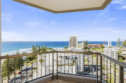Columbia Beachfront Apartments On Rainbow Bay - Pubs and Clubs 41