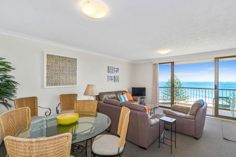 Columbia Beachfront Apartments On Rainbow Bay - Pubs and Clubs 29