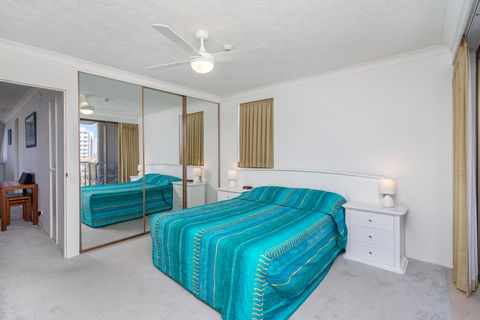 Columbia Beachfront Apartments On Rainbow Bay - Pubs and Clubs 15