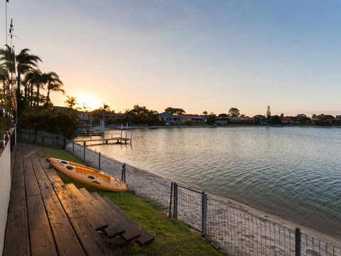 Rumrunner Resort - Go Out 13
