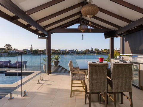Rumrunner Resort - Go Out 6
