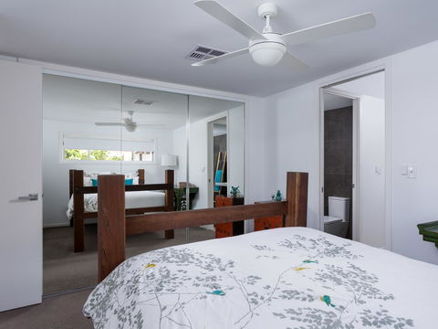 Rumrunner Resort - Go Out 28
