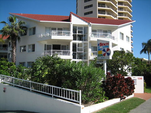 Le Beach Apartments - Pubs and Clubs 11