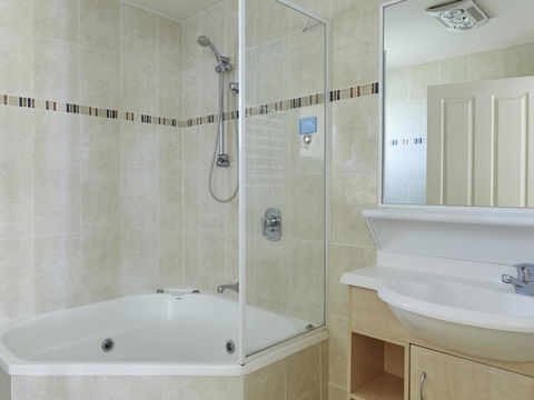 NRMA Treasure Island Holiday Resort - Pubs and Clubs 7