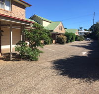Country Gardens Motor Inn - Pubs and Clubs
