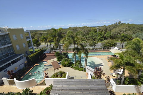 Seachange Coolum Beach - Pubs and Clubs 18