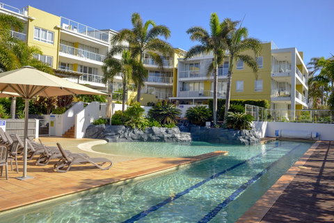 Seachange Coolum Beach - Pubs and Clubs 1