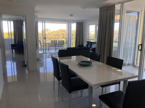 Seachange Coolum Beach - Pubs and Clubs 32