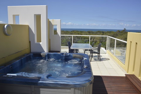 Seachange Coolum Beach - Pubs and Clubs 38