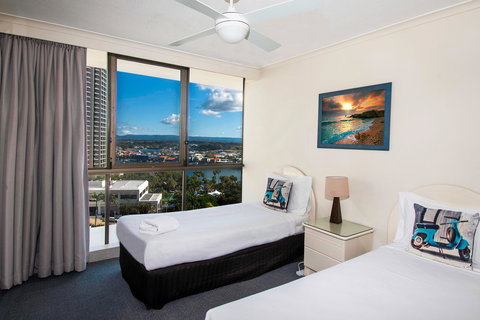 Seacrest Beachfront Apartments Surfers Paradise - Go Out 18