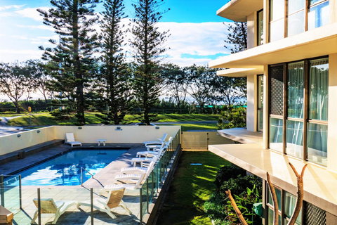 Seacrest Beachfront Apartments Surfers Paradise - Go Out 40