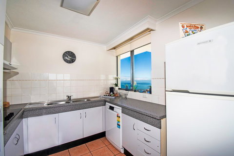 Seacrest Beachfront Apartments Surfers Paradise - Go Out 7