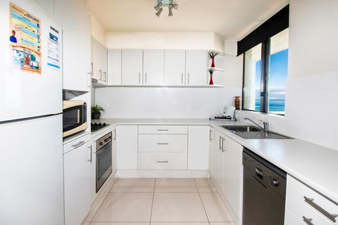 Seacrest Beachfront Apartments Surfers Paradise - Go Out 23