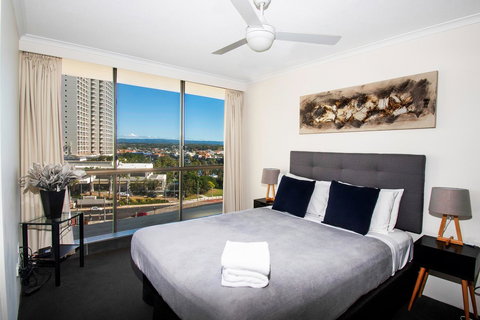 Seacrest Beachfront Apartments Surfers Paradise - Go Out 1