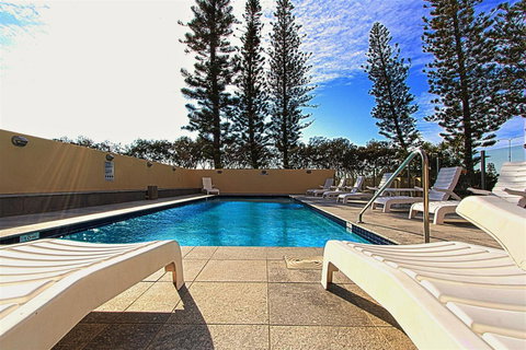 Seacrest Beachfront Apartments Surfers Paradise - Go Out 5