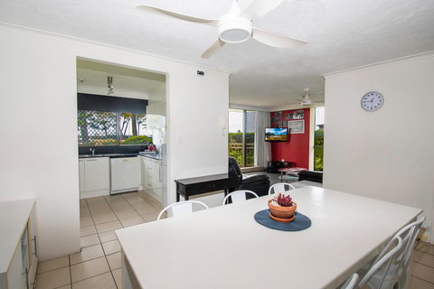 Seacrest Beachfront Apartments Surfers Paradise - Go Out 14