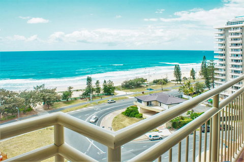 Seacrest Beachfront Apartments Surfers Paradise - Go Out 11