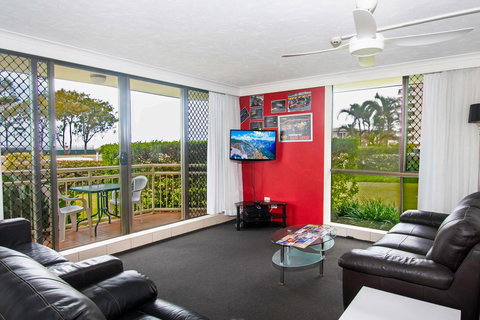 Seacrest Beachfront Apartments Surfers Paradise - Go Out 9