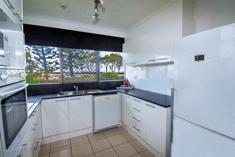 Seacrest Beachfront Apartments Surfers Paradise - Go Out 12