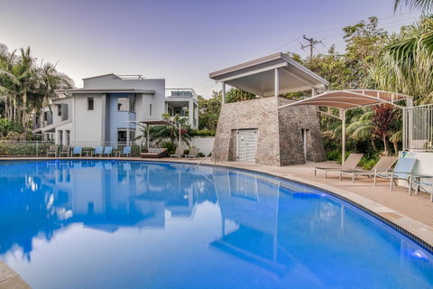Coolum At The Beach - Pubs and Clubs 2