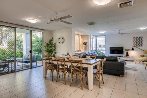 Coolum At The Beach - Pubs and Clubs 32